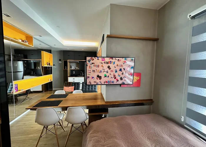 Premium Studio 93 Tag Decor